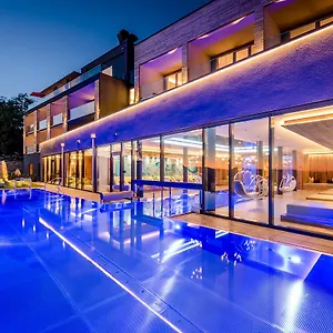 Huettenhof - Wellnesshotel & Luxus-bergchalets - Adults Only Hotel